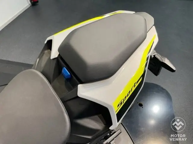 BMW S 1000 R model E 2022