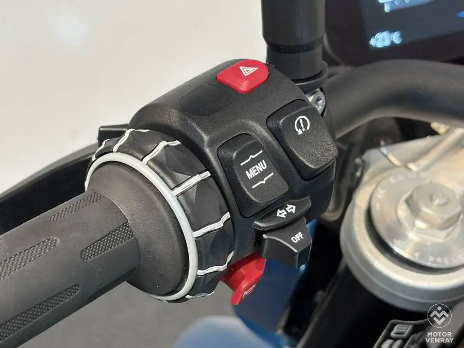BMW F 900 R 2025