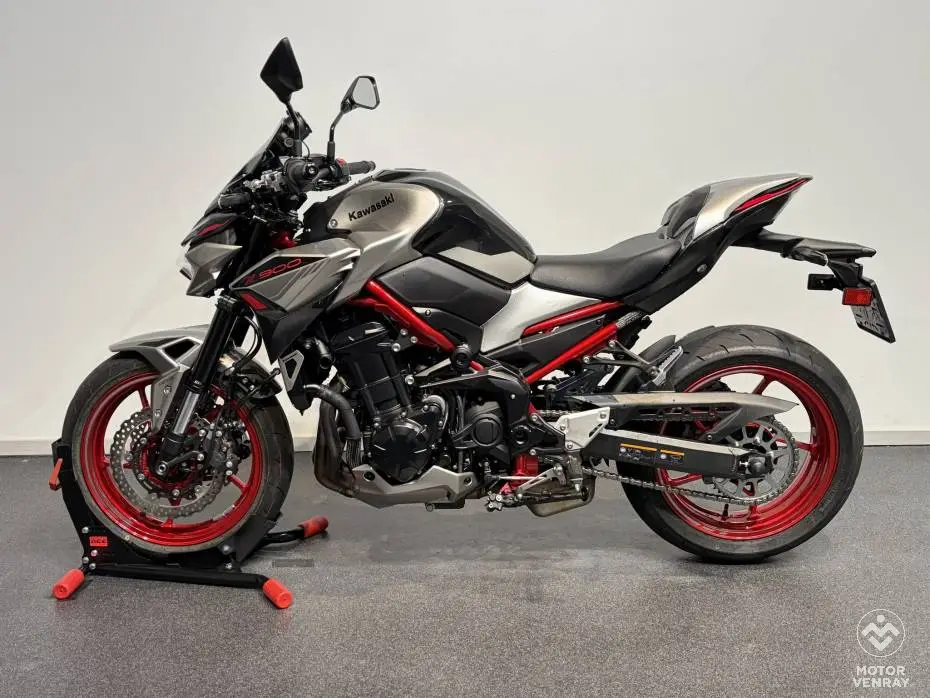 Kawasaki Z900 Performance 2023