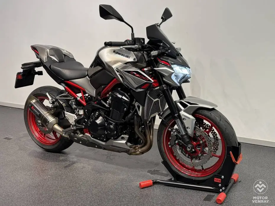 Kawasaki Z900 Performance 2023