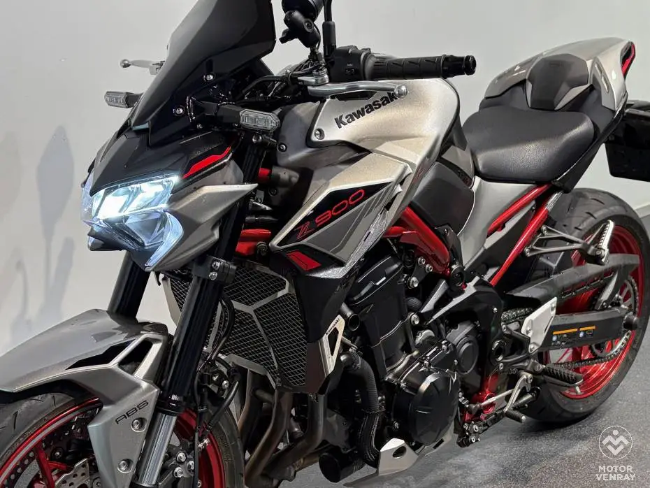 Kawasaki Z900 Performance 2023