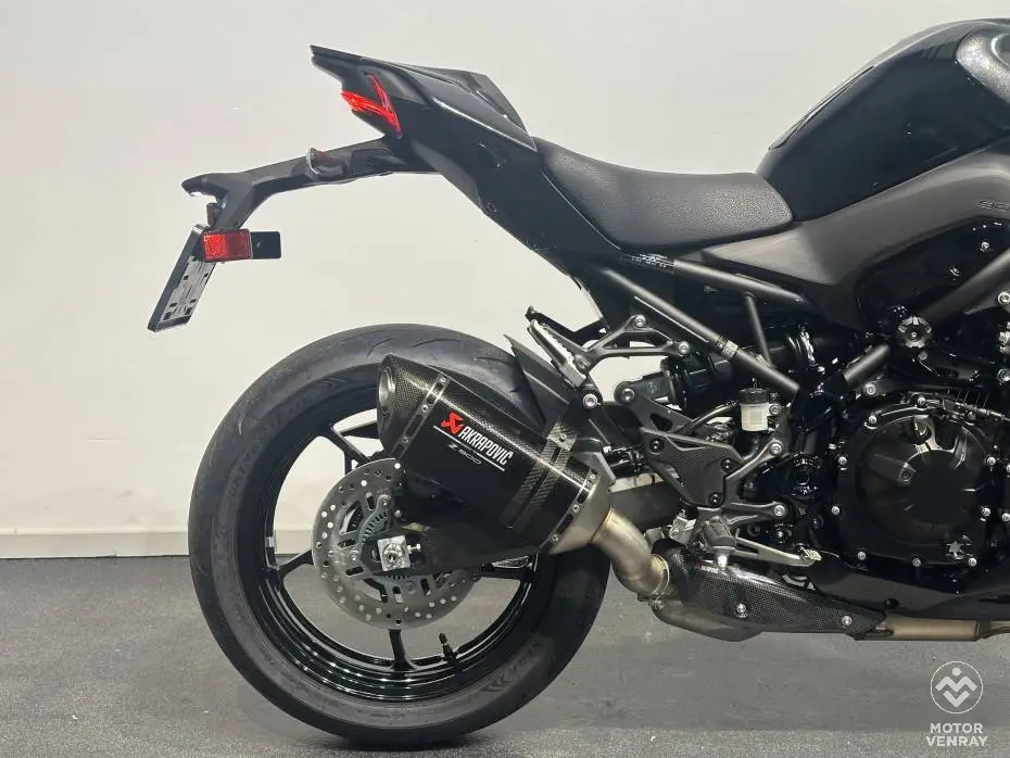 Kawasaki Z900 Performance 2026