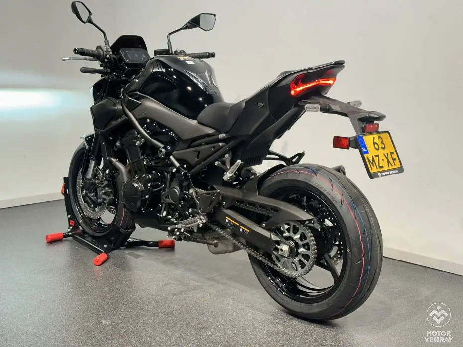 Kawasaki Z900 Performance 2026